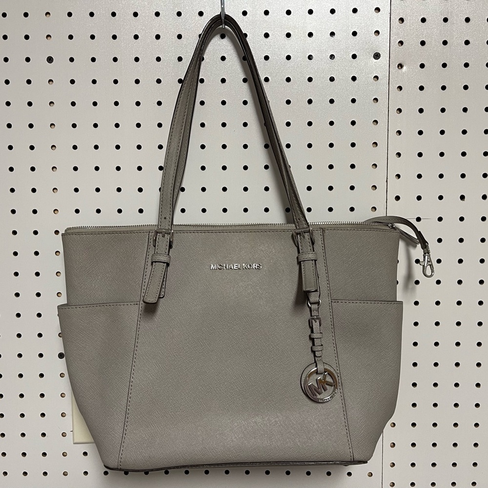 MICHAEL KORS MEDIUM JET SET ZIPPER TOTE